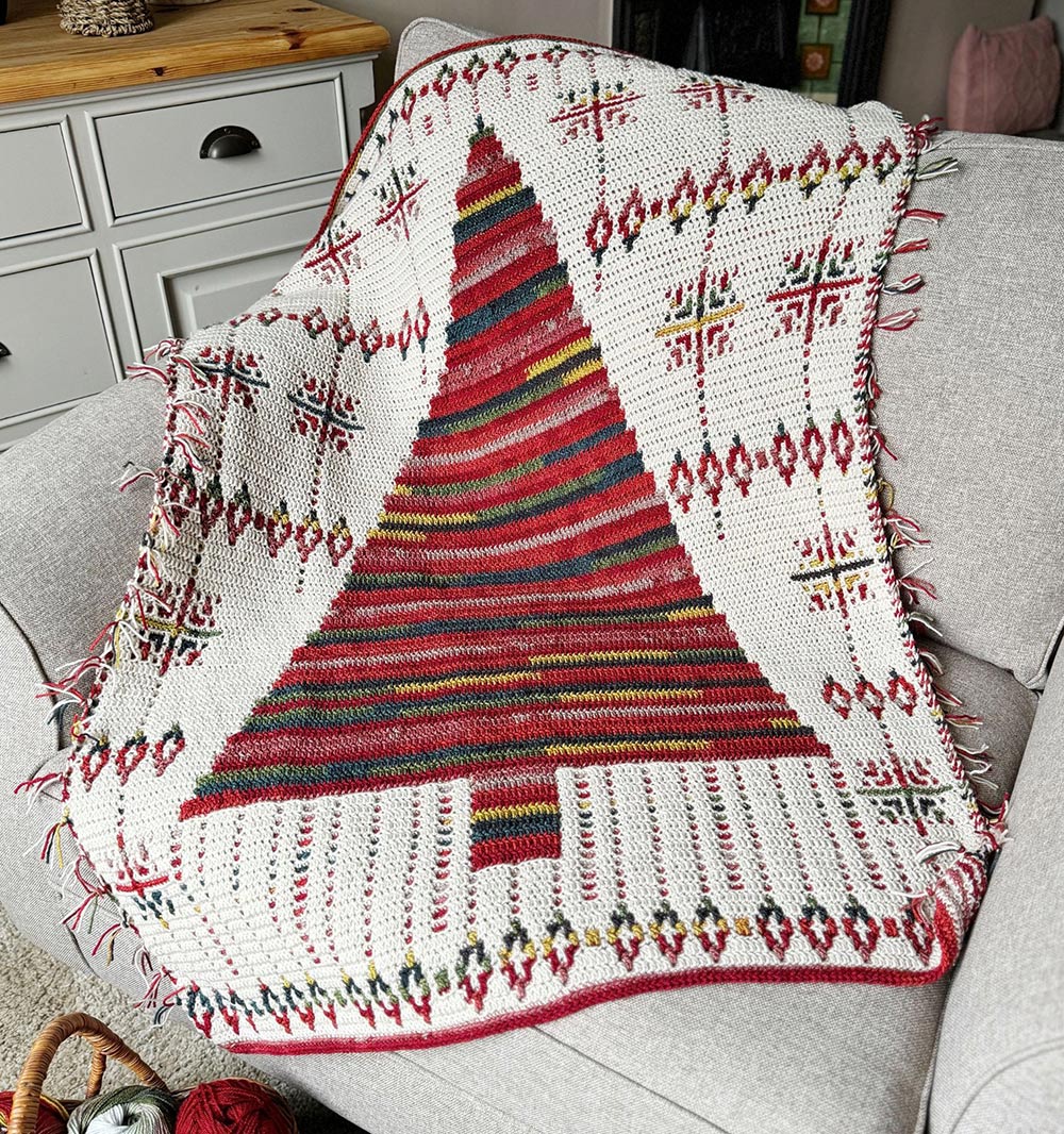 Yuletide Blanket with Plain Tree