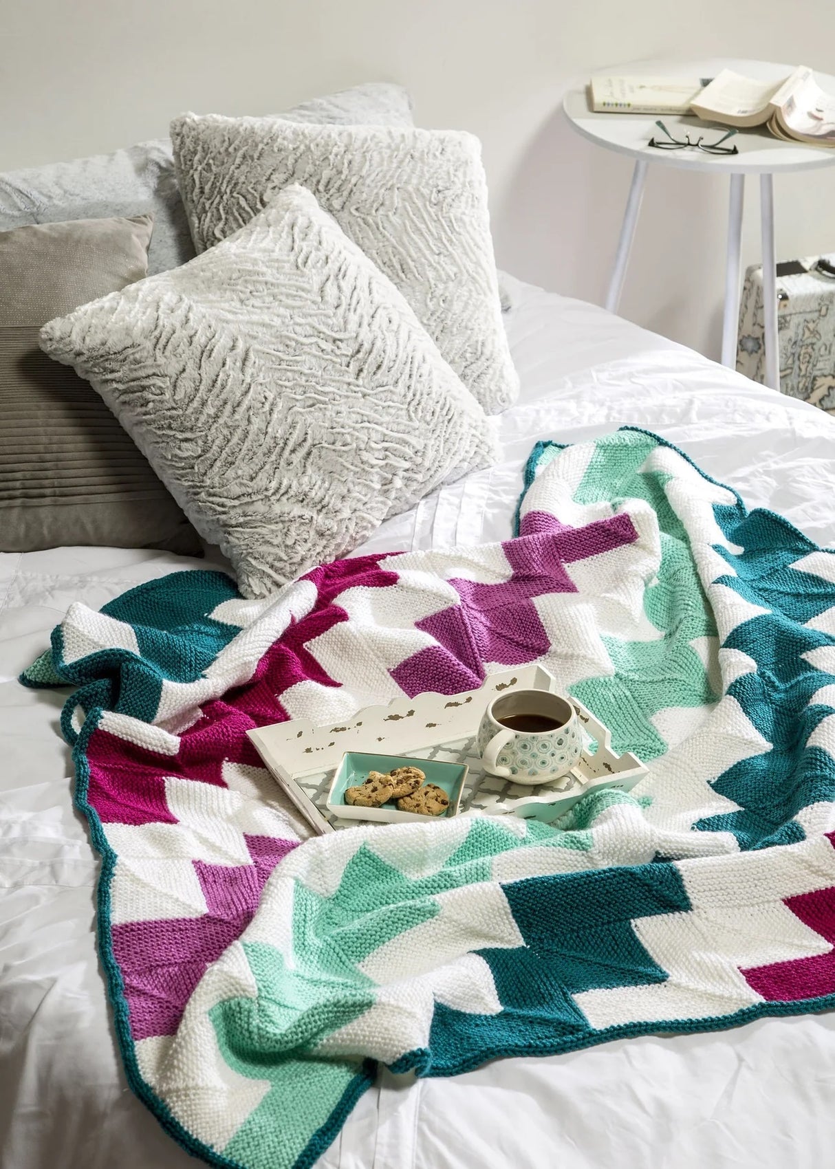 Free Diagonal Stripe Mitered Square Blanket Pattern