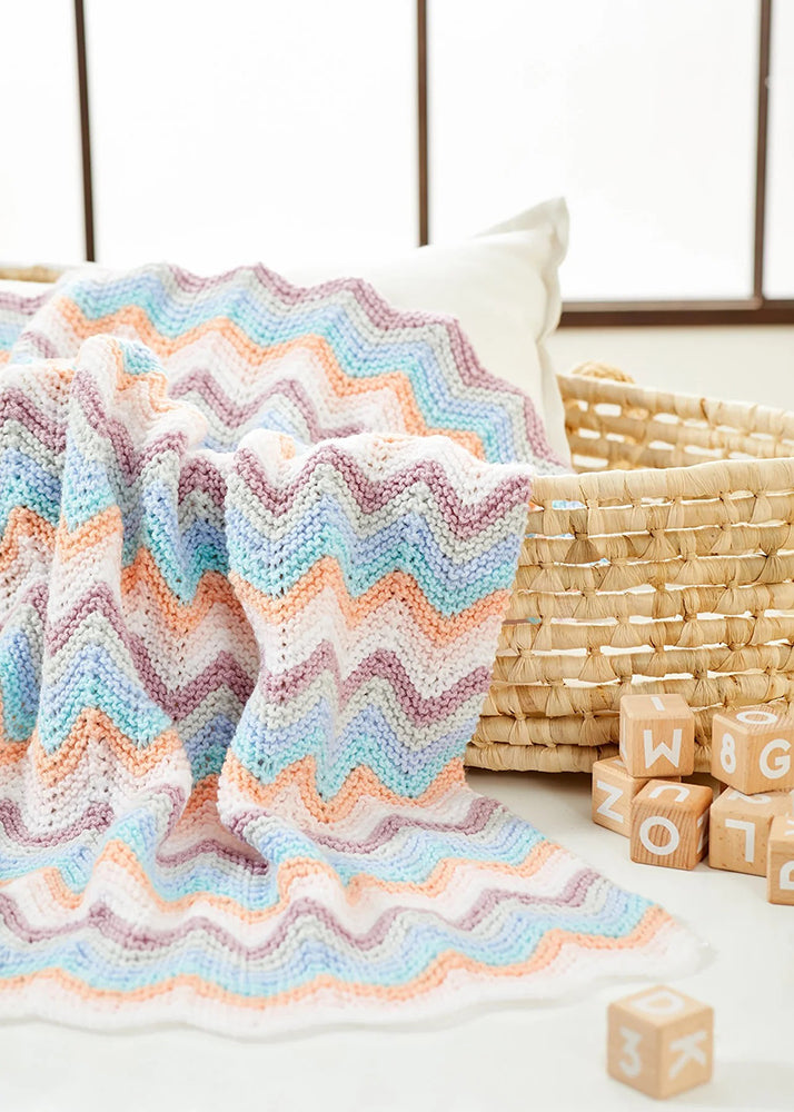 Modèle de couverture pour bébé à chevrons en tricot gratuit