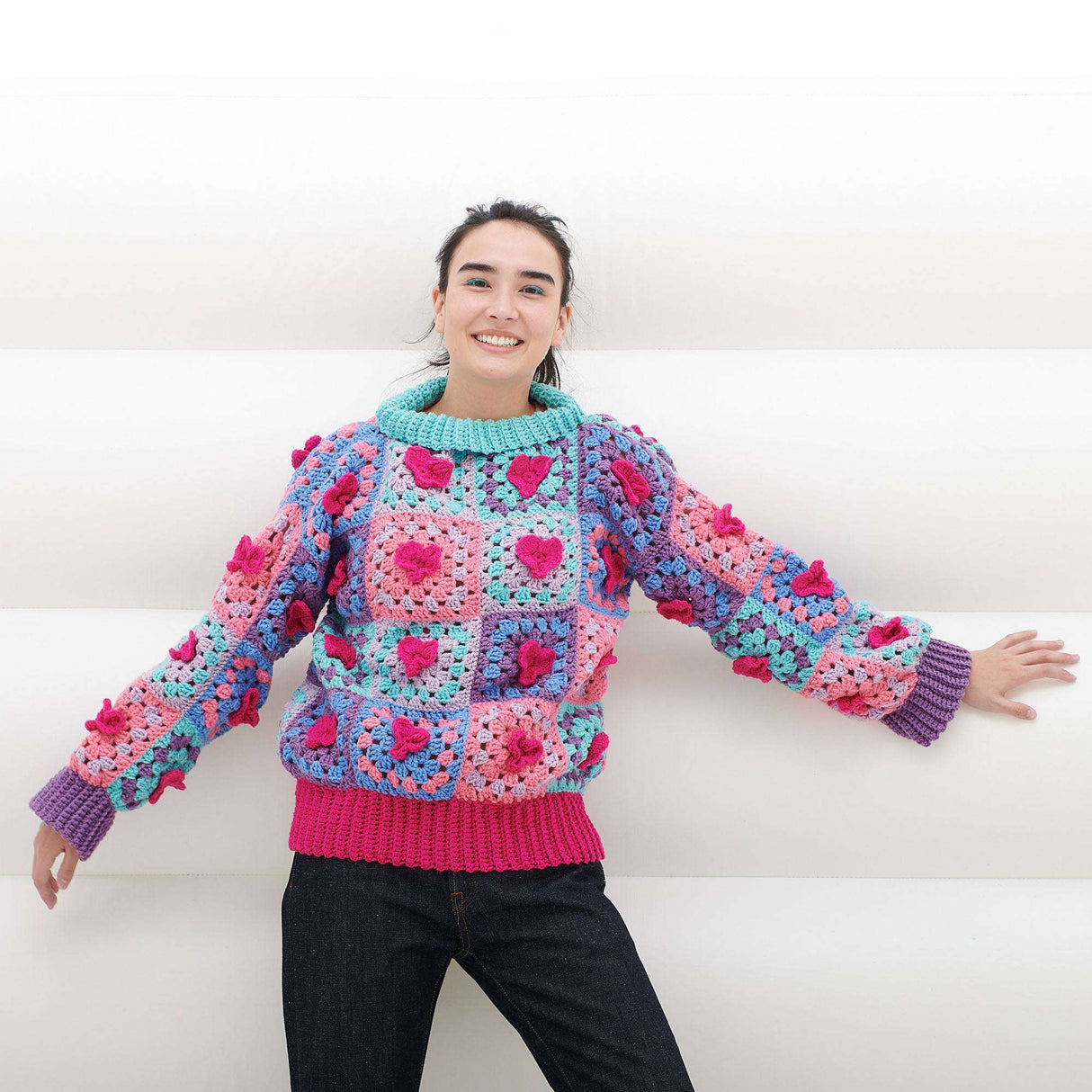 Modèle gratuit de pull au crochet Ayez un cœur rouge