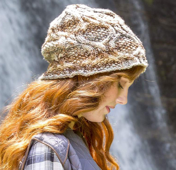 Modèle de chapeau câblé à grain de bois gratuit